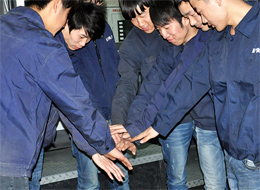 齊心協力，共同進步